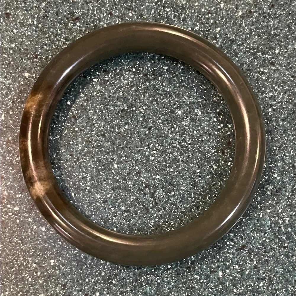Elegant Jade Bangle - Picture 7 of 10